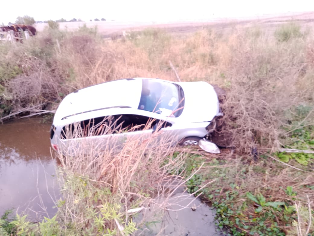 Accidente en Ruta 30, en la curva peligrosa: volcó un auto en la noche de este lunes