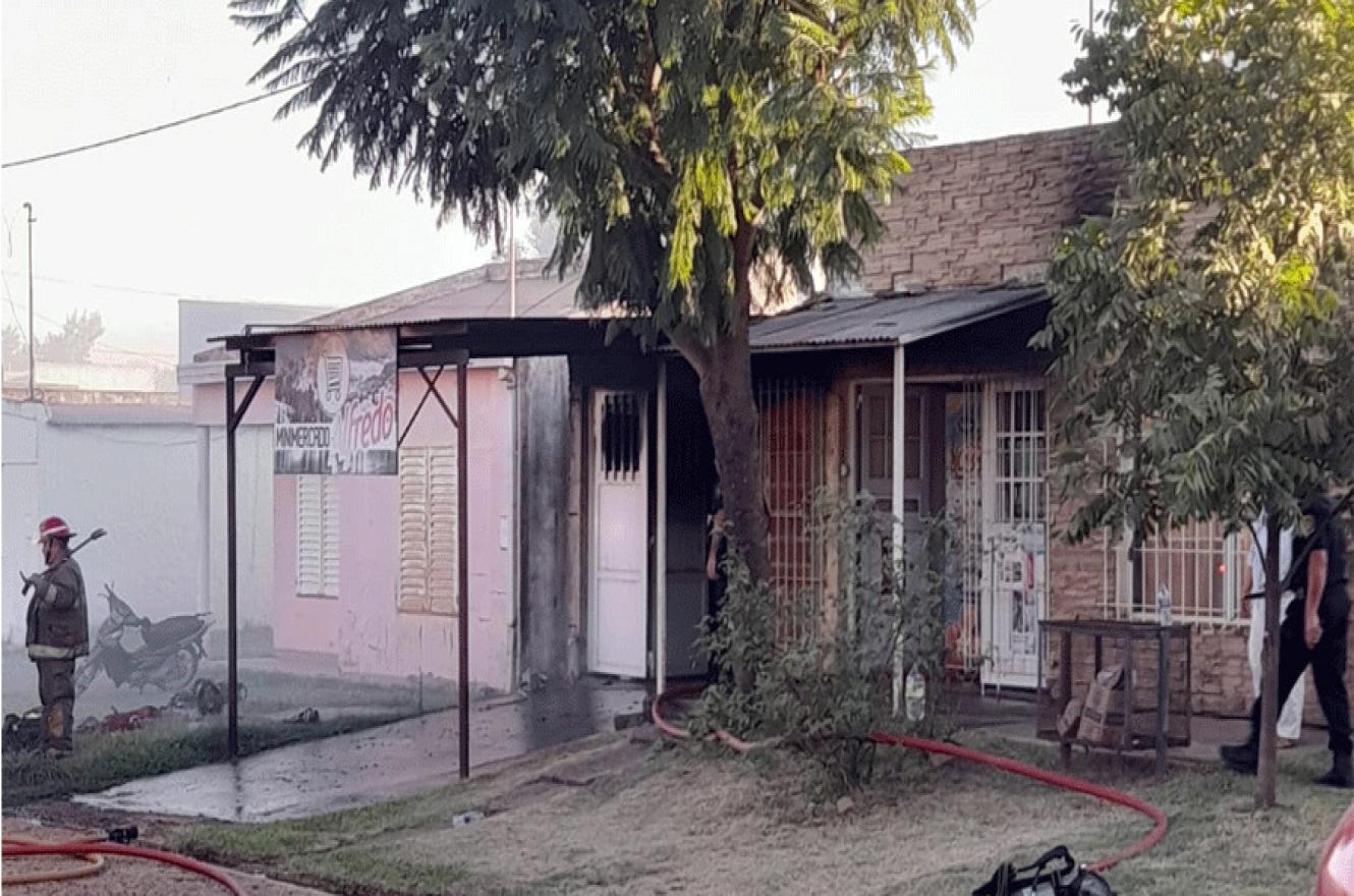 Una mujer murió al incendiarse un minimercado en San Salvador