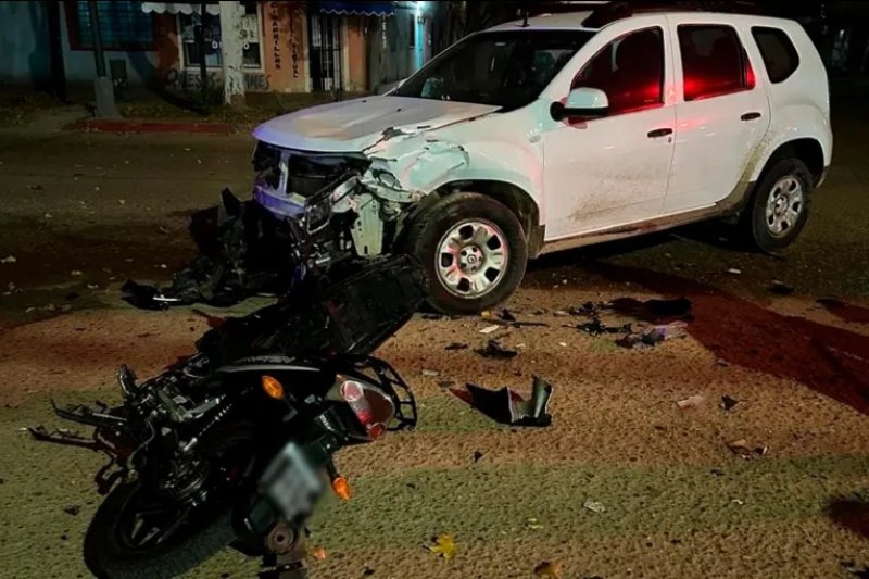 Falleció una de las jóvenes accidentadas tras el choque de una moto y una camioneta en Colón
