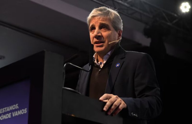 El ministro Caputo llega a Paraná este jueves y se reúne con ministros de todo el país
