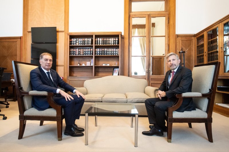 Rogelio Frigerio se reunió con Diego Santilli tras su jura como jefe de Gabinete