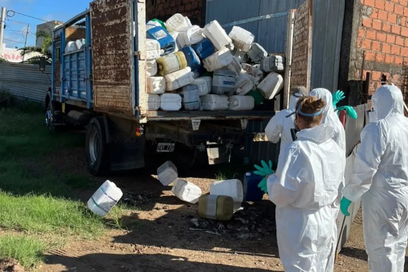 Millonaria multa a un hombre de Rosario del Tala por almacenar más de 2 mil envases de fitosanitarios