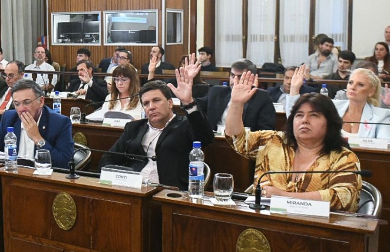 Conti y senadores del peronismo reclaman información sobre fondos nacionales destinados a rutas en Entre Ríos