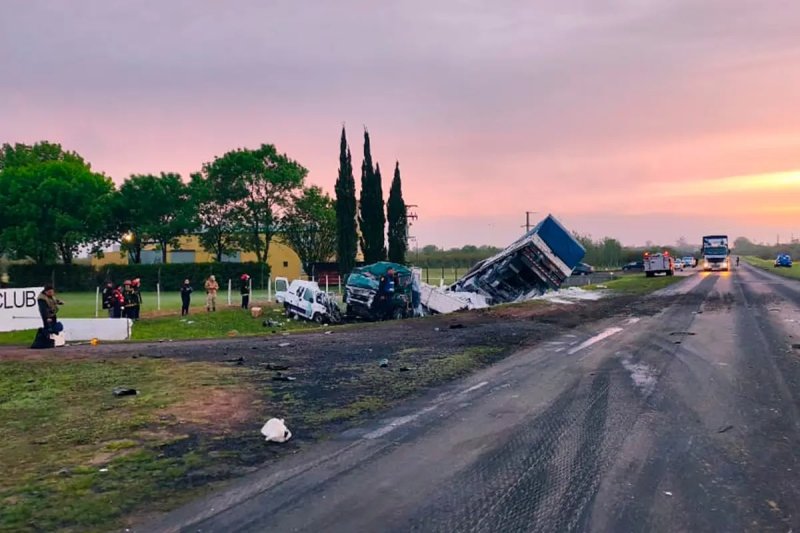 Rosario del Tala: tres personas murieron en un choque frontal entre un camión y una camioneta en Ruta 39