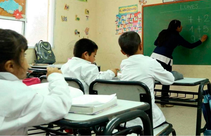 Gremios docentes y provincia seguirán dialogando: según el gobierno el lunes inician las clases
