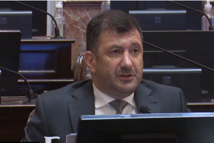Crespo: querían comprar en relojería con dólares falsos y terminaron detenidos