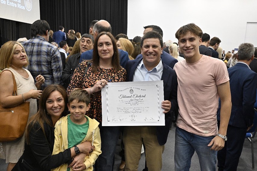 Juan Diego Conti recibió su diploma como Senador