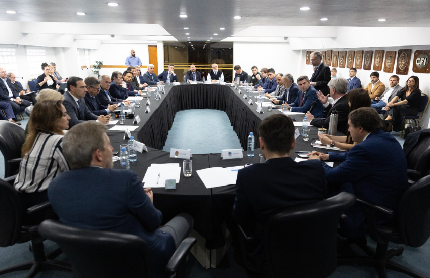 Frigerio y los 22 gobernadores del país solicitaron a Milei el cumplimiento de diferentes compromisos