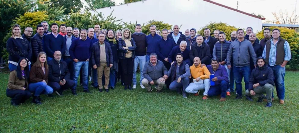 Cumbre de intendentes del PJ en Maciá apoyó las candidaturas de Bahl y Michel